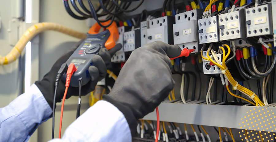 NR 10 - SEGURANÇA EM INSTALAÇÕES E SERVIÇOS EM ELETRICIDADE